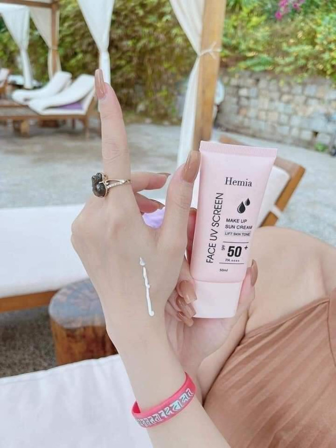 Kem Chống Nắng HEMIA SPF50 PA+++ – Nâng Tông, Chống Nắng